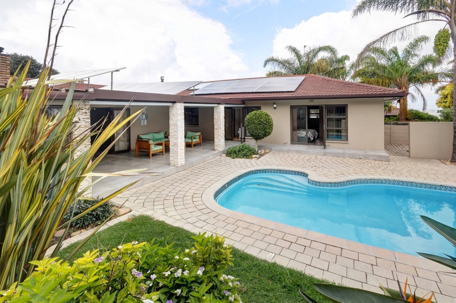 4 Bedroom Property for Sale in Loevenstein Western Cape